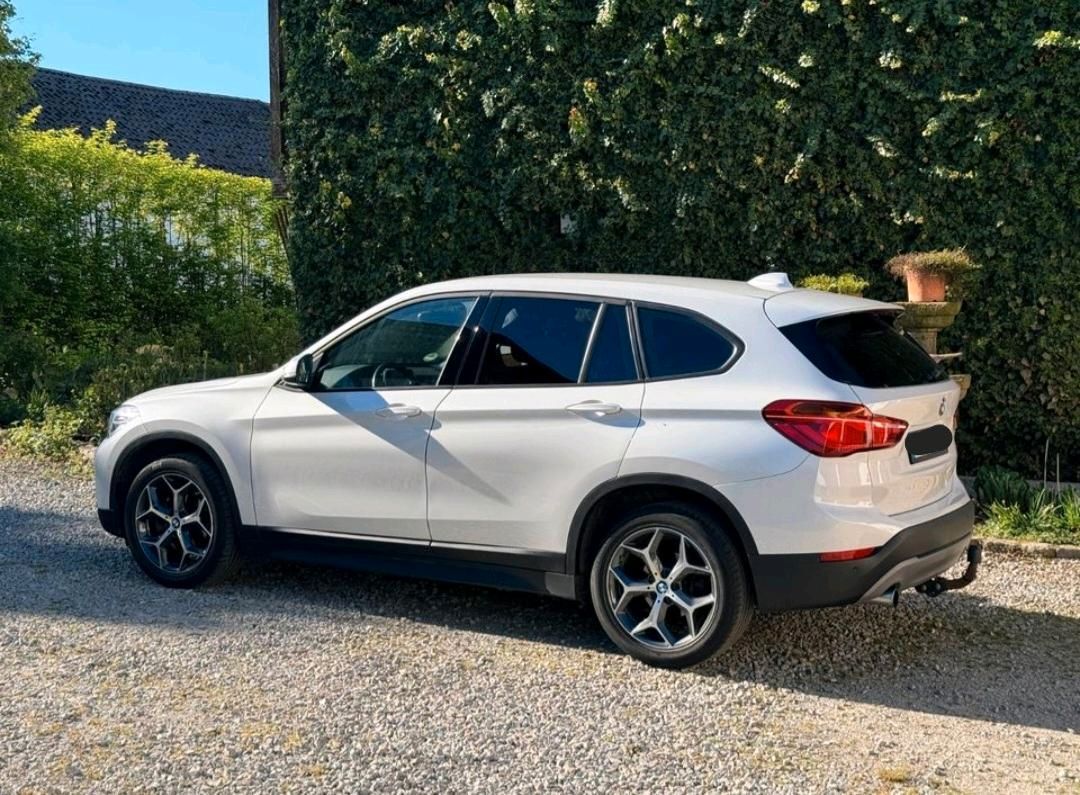 BMW BMW X1 sDrive 18i  Automatik 101t Km Schec...