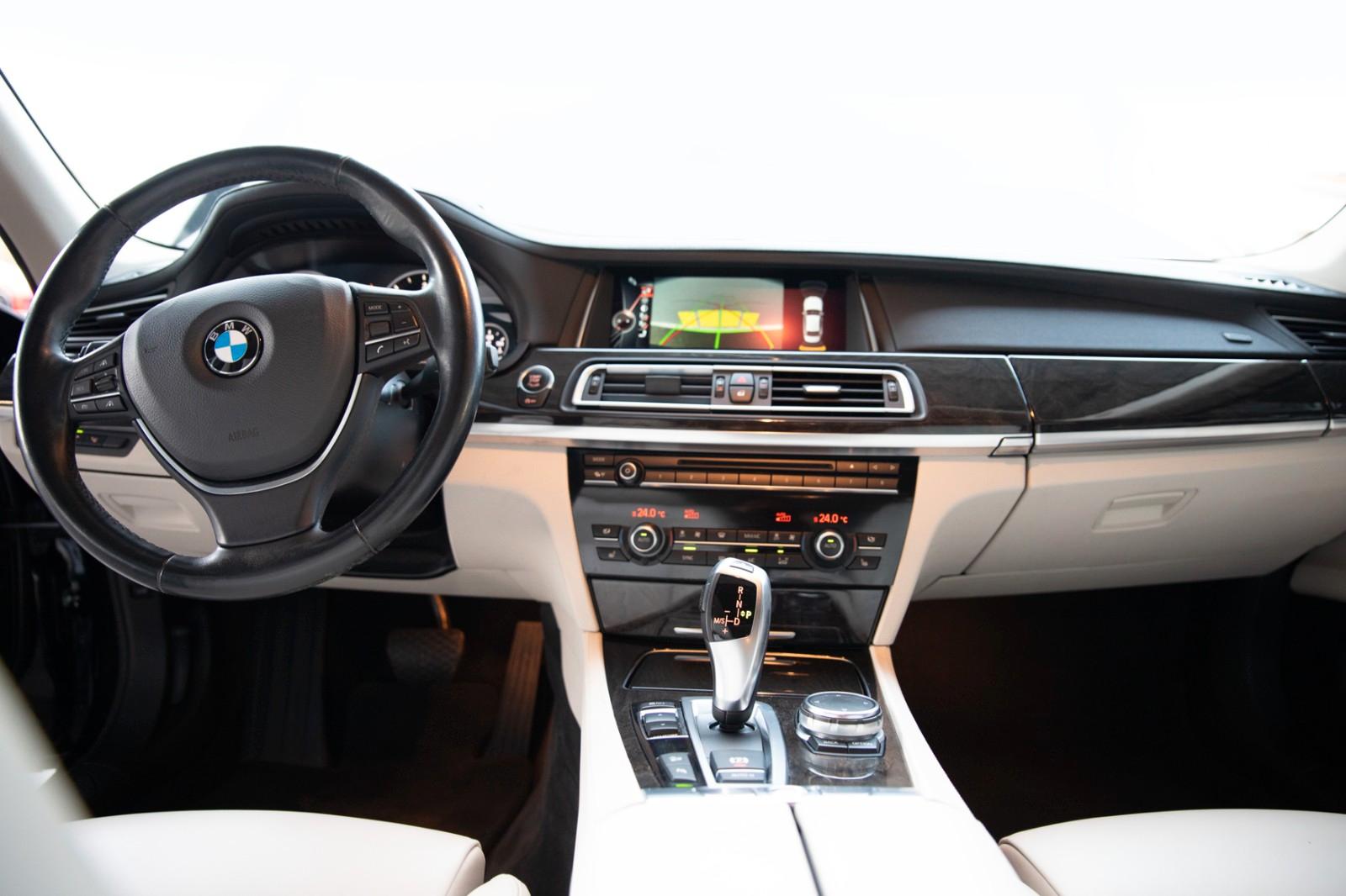 BMW 730d xDRIVE 3.0 258ch BVA - ATTELAGE PIVOTANT - AFFICHAGE TÊTE HAUTE - CUIR NAPPA - ACC - CHAUFFAGE AUXILIAIRE