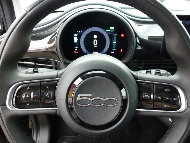 Fahrzeugabbildung Fiat 500e Icon 42 kWh + DAB + Navi