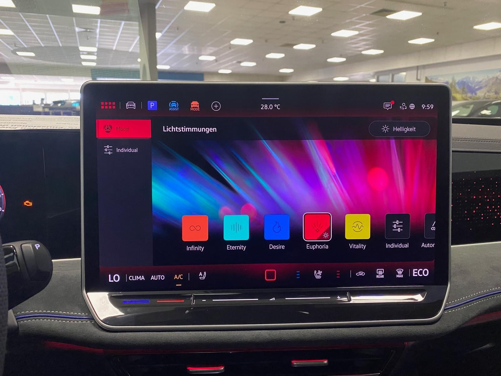 Fahrzeugabbildung Volkswagen Passat Variant 1.5 TSI eHybrid DCC R-Line