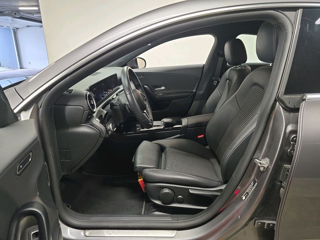 Fahrzeugabbildung Mercedes-Benz CLA 250 e Hybrid Aut DAB GRA Navi LED Kamera SHZ