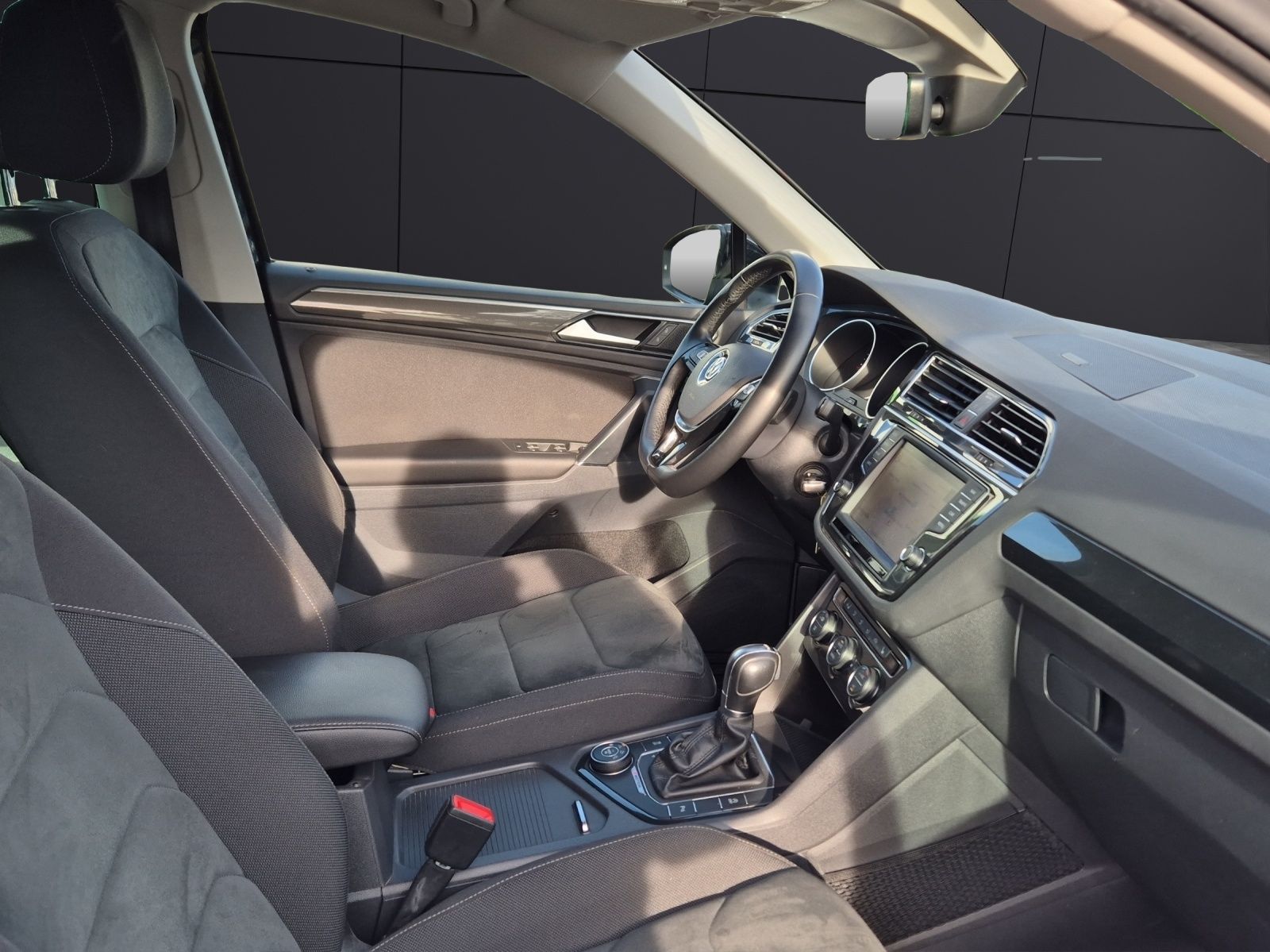 Fahrzeugabbildung Volkswagen Tiguan TDI Highline DSG 4M LED AHK Navi ACC PDC