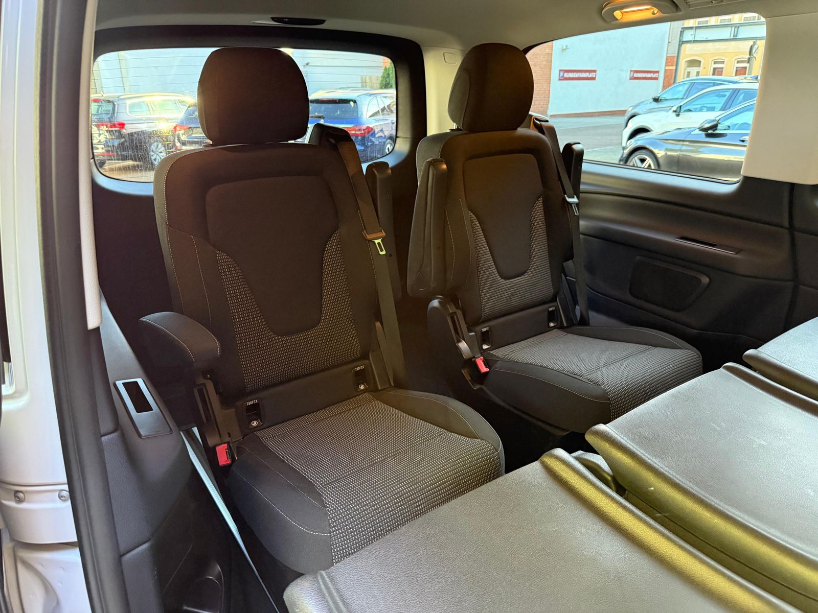 Vehicle illustration Mercedes-Benz V 220 d 9G Long LED+MBUX+DISTR+KAM+SHZ+PARK+7Si