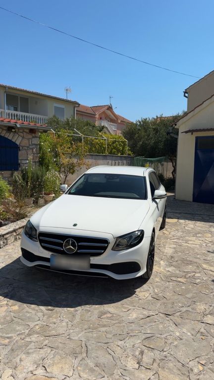 Image of Mercedes-Benz E 300