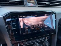 Volkswagen Passat Var. 2.0 TSI DSG 4M R-Line STDHZ PANO AHK bei Autohaus Landmann & Maier OHG