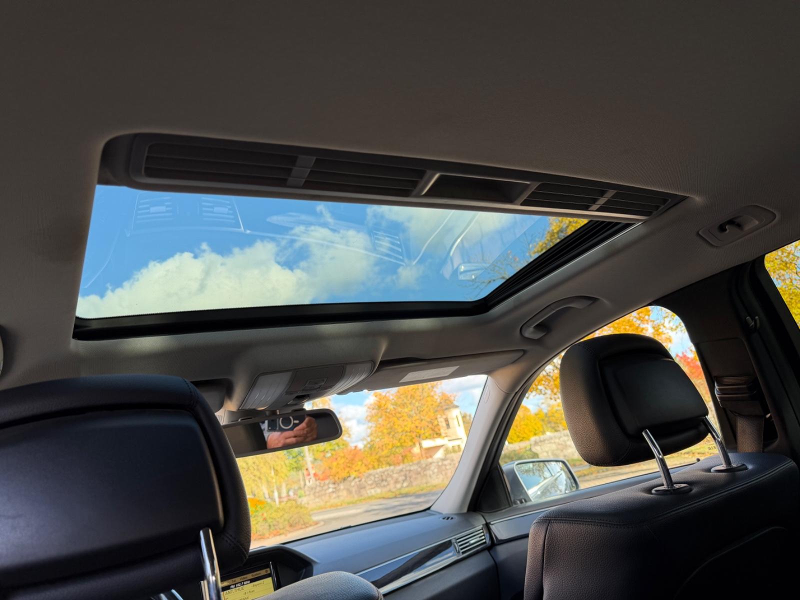 Mercedes-Benz E300 2012 — photo 12