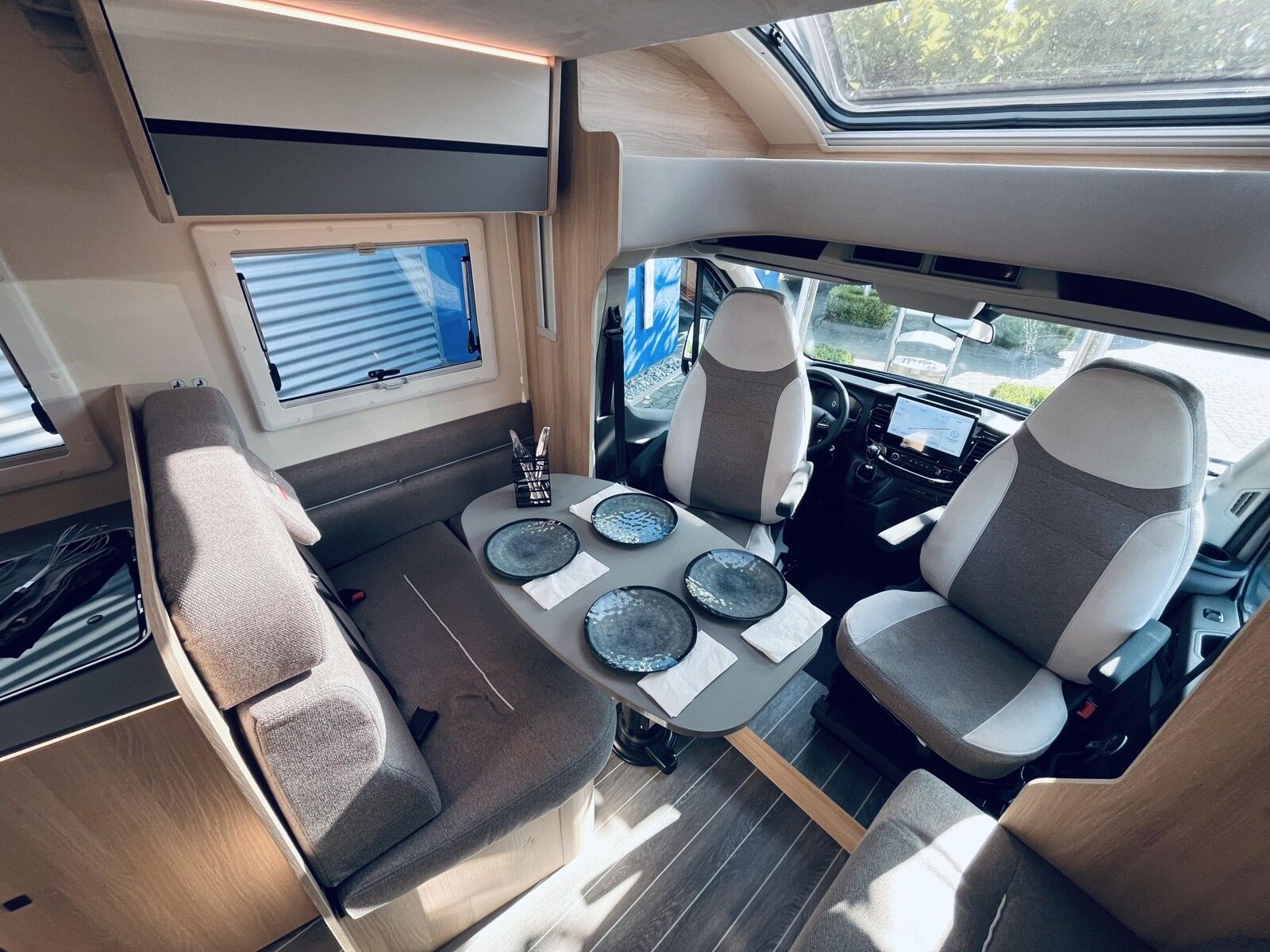 Fahrzeugabbildung NobelART T 6000 Ford