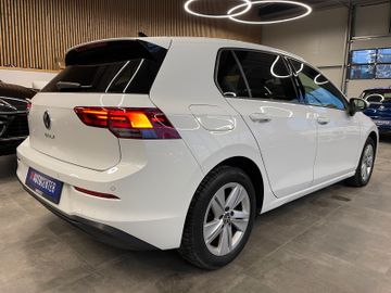 Volkswagen Golf VIII Lim. Life *LED*NAVI*PDC*AMBIENTE*CAR2X
