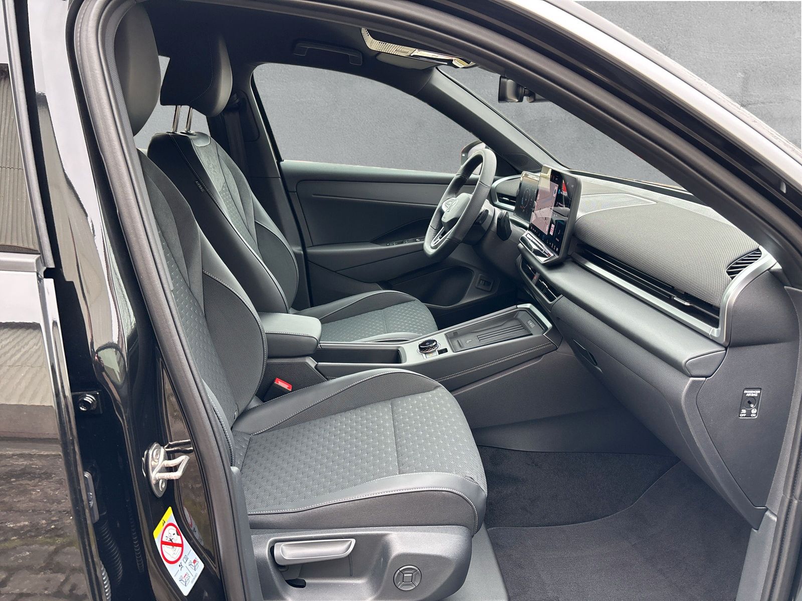 Fahrzeugabbildung Volkswagen T-Roc R-Line TSI 110 kW 7-Gang DSG AH, WR