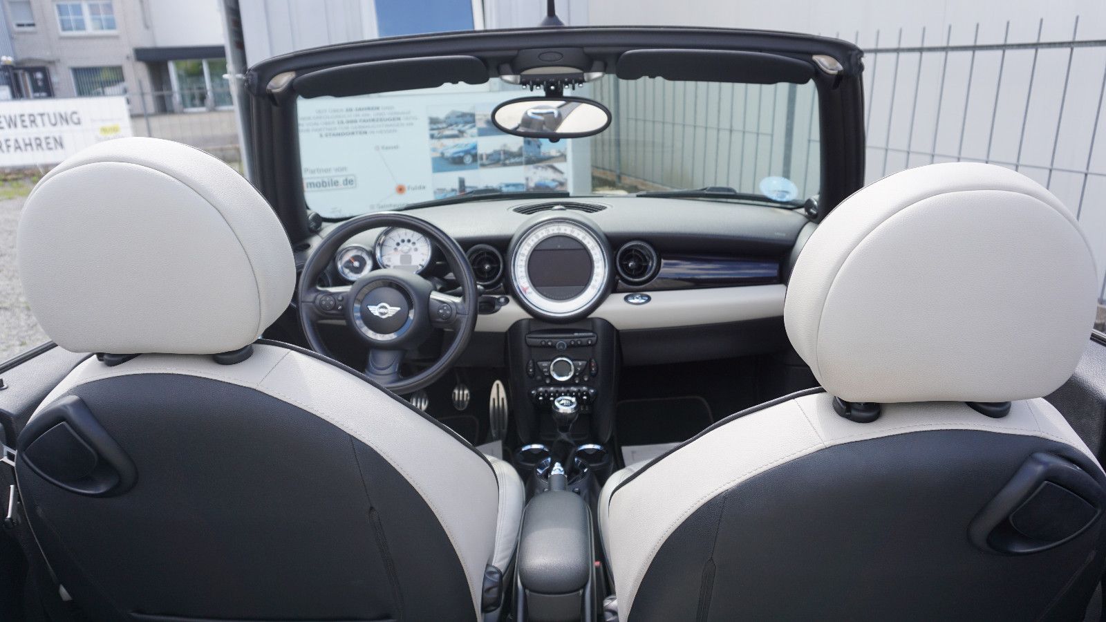 Fahrzeugabbildung MINI COOPER S Cabrio 1.6 Ltr, Bi-Xenon,Navi,Leder,+WR