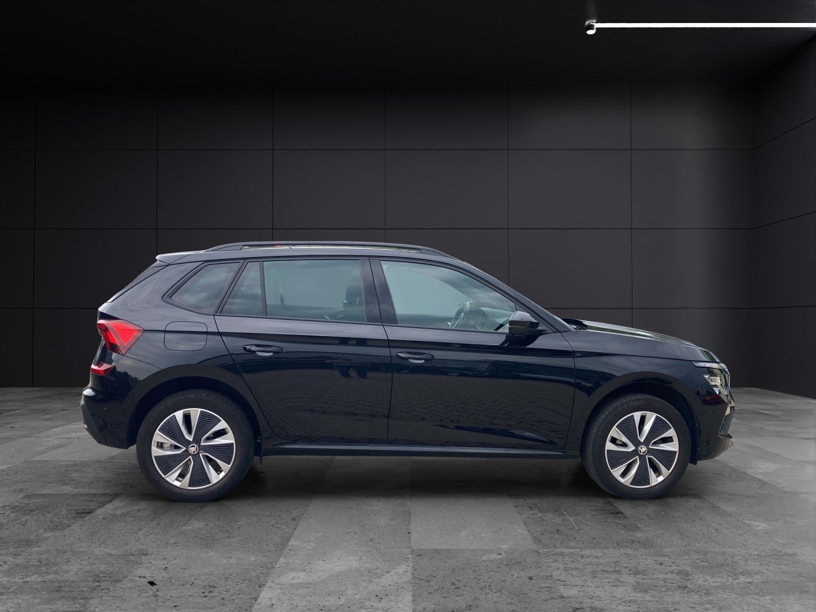 Fahrzeugabbildung SKODA Kamiq TSI Selection DSG Matrix Navi Pano AID ACC