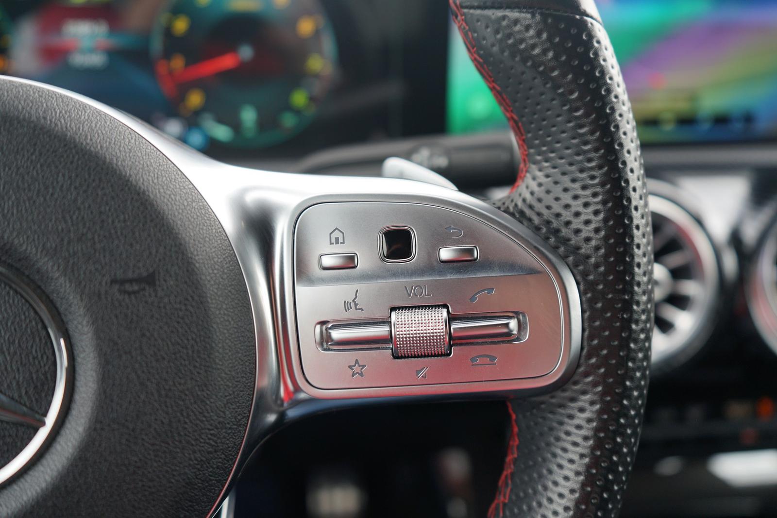 Mercedes-Benz CLA 220 SB AMG Line LED Navi Kamera Spurhalte