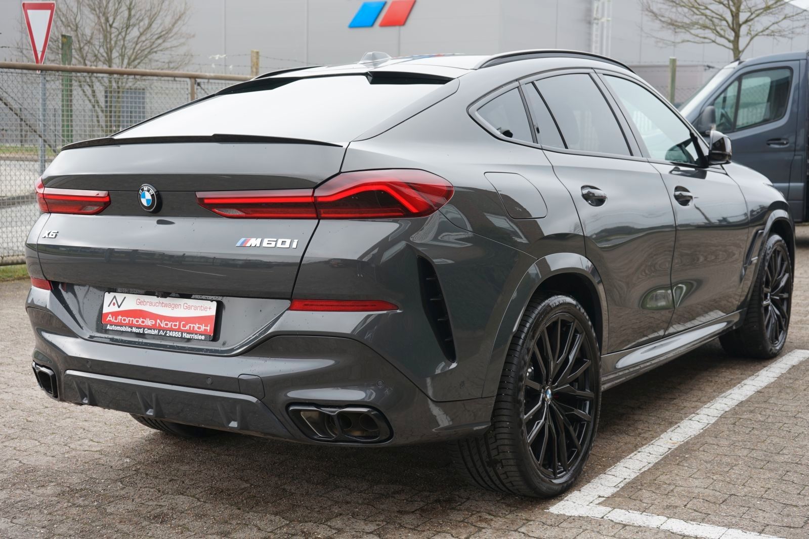 Fahrzeugabbildung BMW X6 M60 i xDrive M Sport Pro*Pano Sky*B&W*360