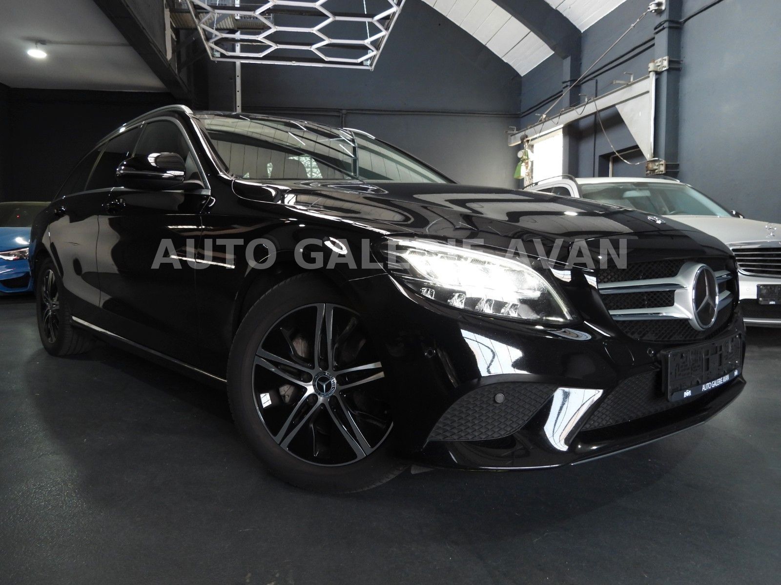 Mercedes-Benz C 300 D T/PANO/LED/AHK imagem 2