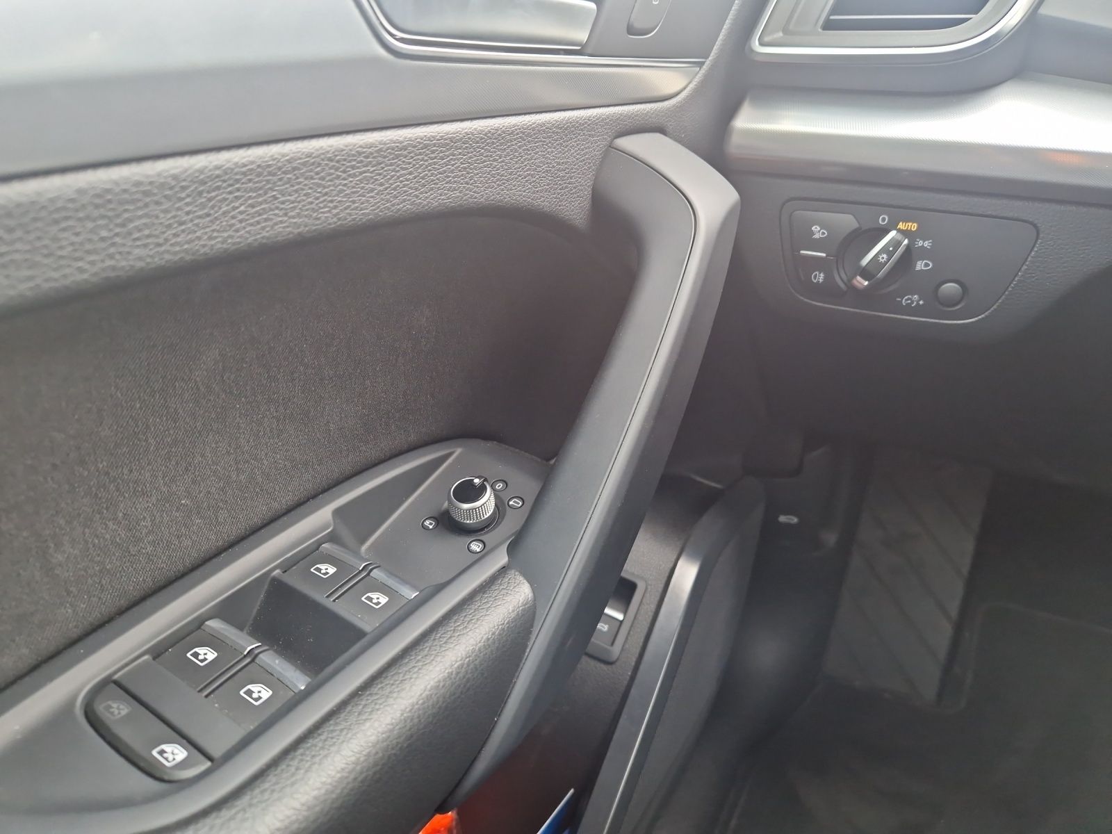 Fahrzeugabbildung Audi Q5 40 TDI quattro S line Navi RearView