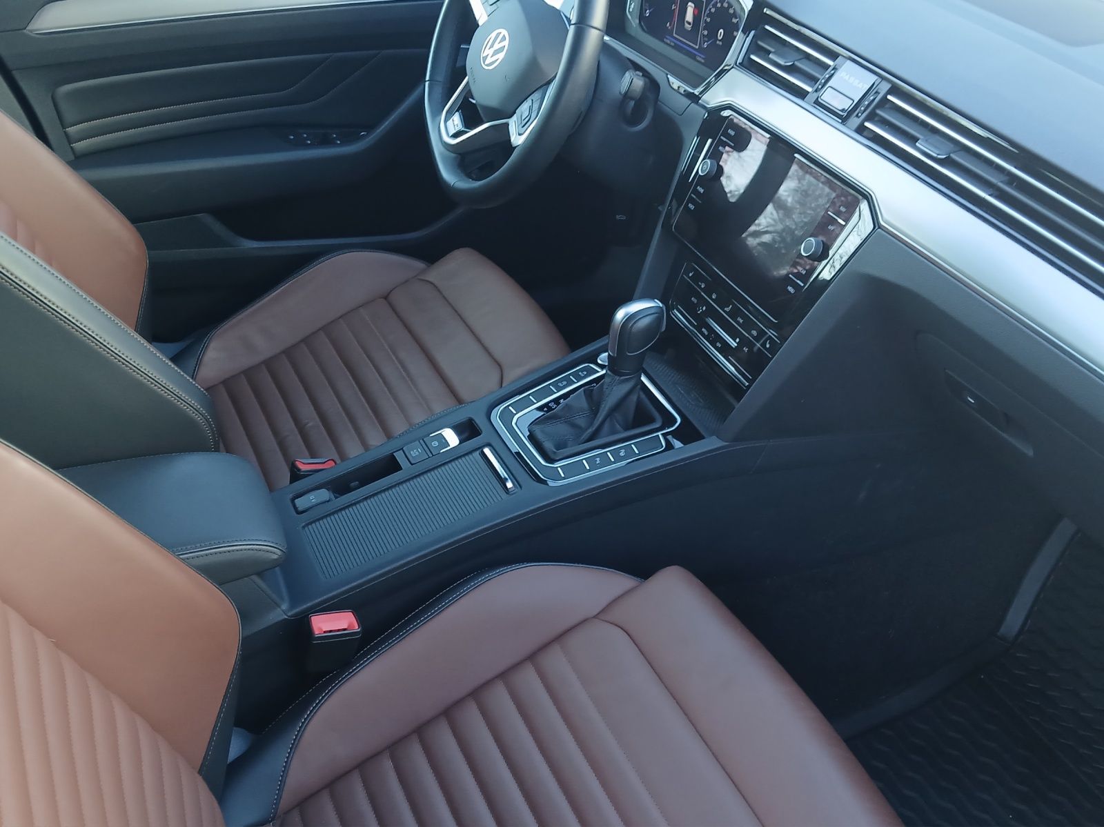 Fahrzeugabbildung Volkswagen Passat Variant TDI R-Line DSG Matrix AHK Navi Le