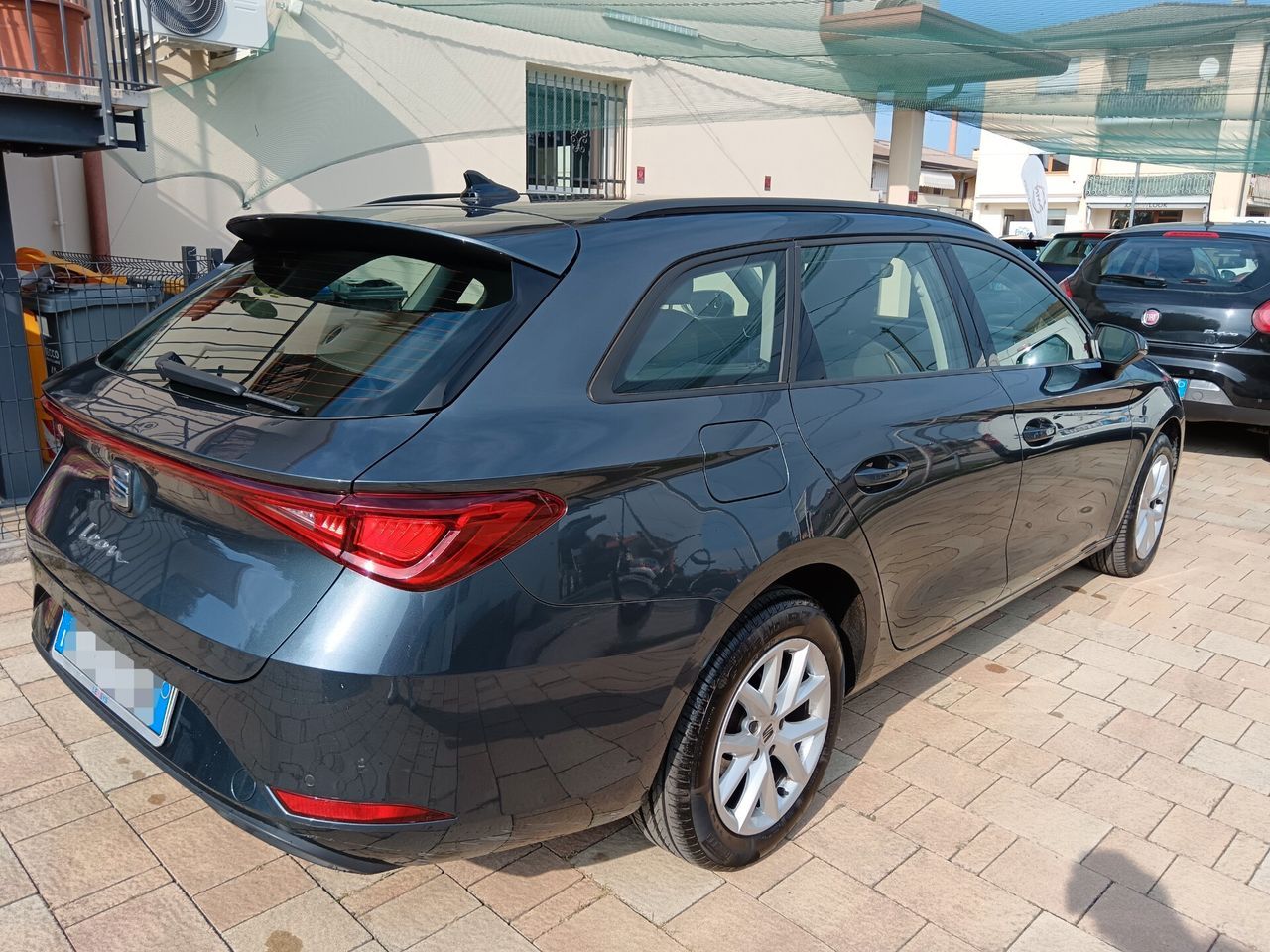 Seat Leon Sportstourer 2.0 TDI 150 CV DSG Style imagem 2