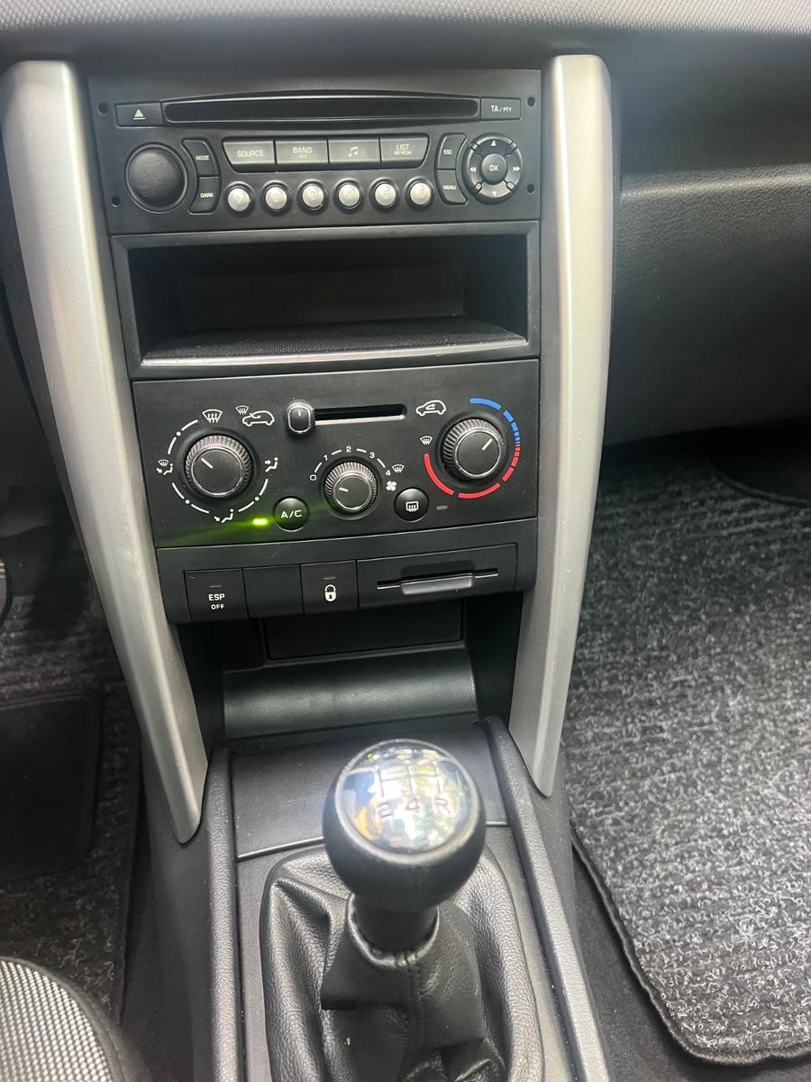 Peugeot 207 2011 — photo 14