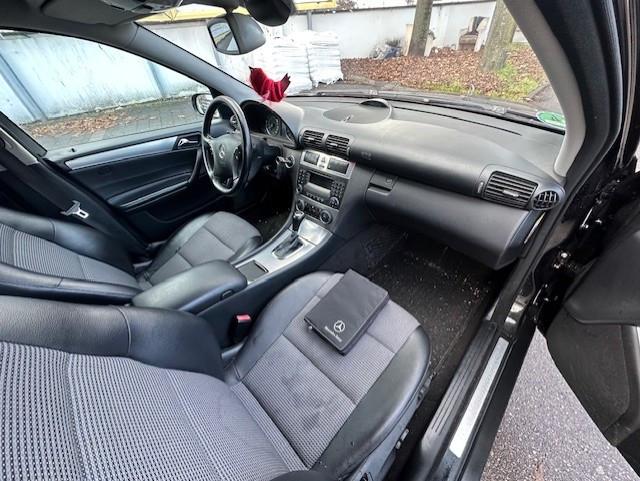 Mercedes-Benz C230 2005 — photo 11