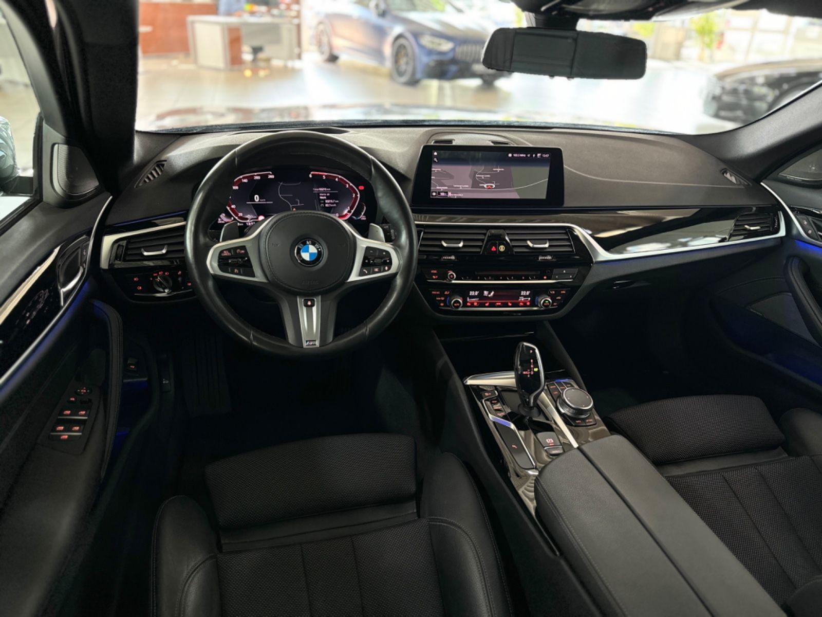 Fahrzeugabbildung BMW 520d xD Sport Line Kamera DAB DriveAssis H/K HUD