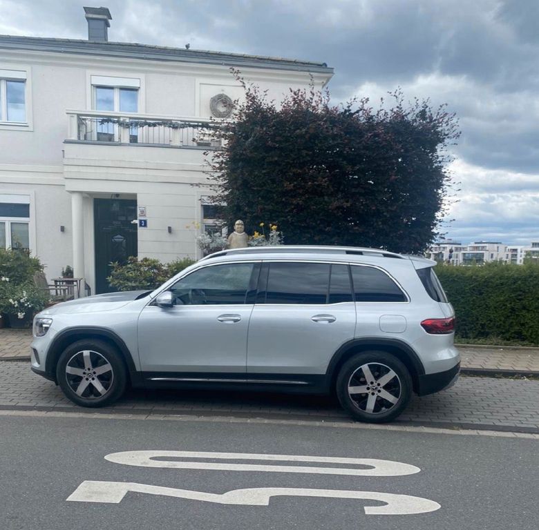 Image of Mercedes-Benz GLB 200