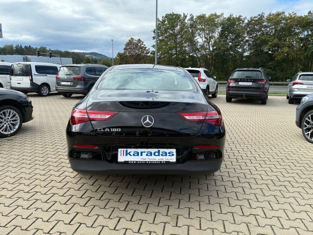 Fahrzeugabbildung Mercedes-Benz CLA 180 Lim >AUT/NAV/LED/Teilleder<