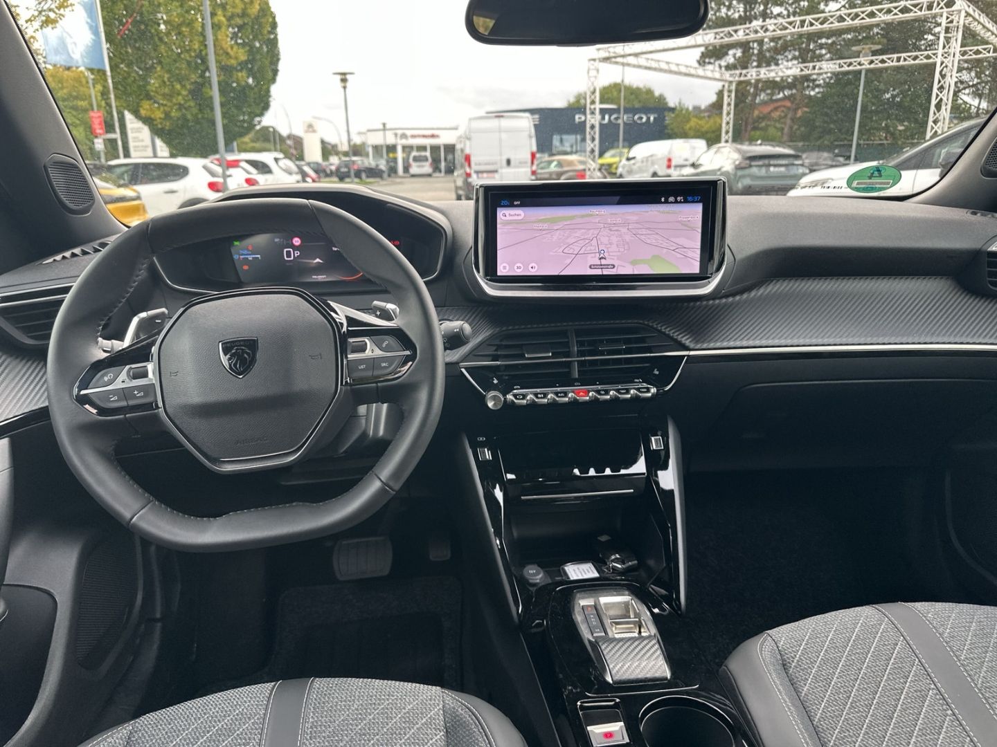 Fahrzeugabbildung Peugeot 2008 Allure 1.2 HY 136 e-DSC6      Navi ACC