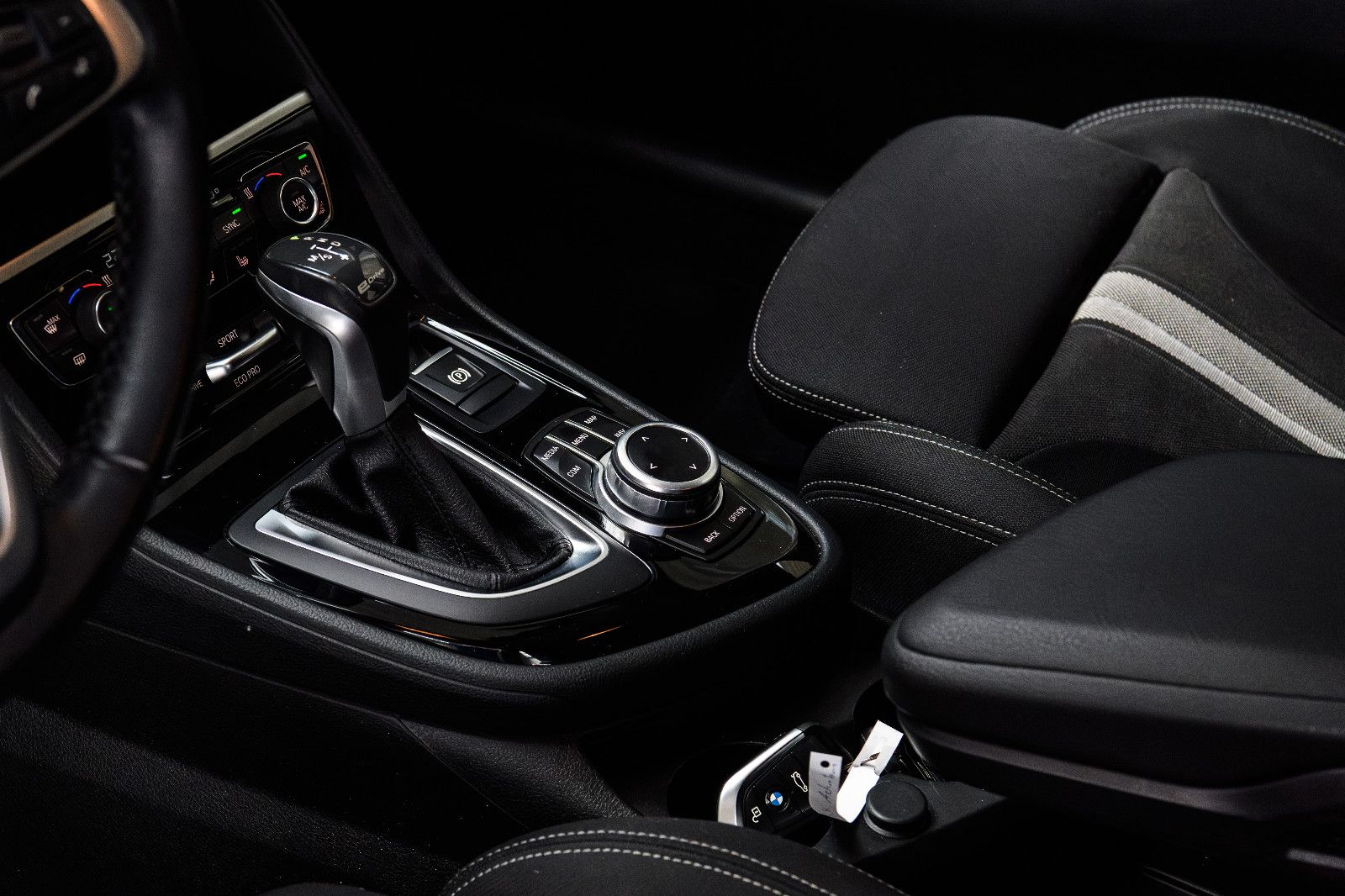 Fahrzeugabbildung BMW 2er Active Tourer 225 xe Advantage Kamera 165kw