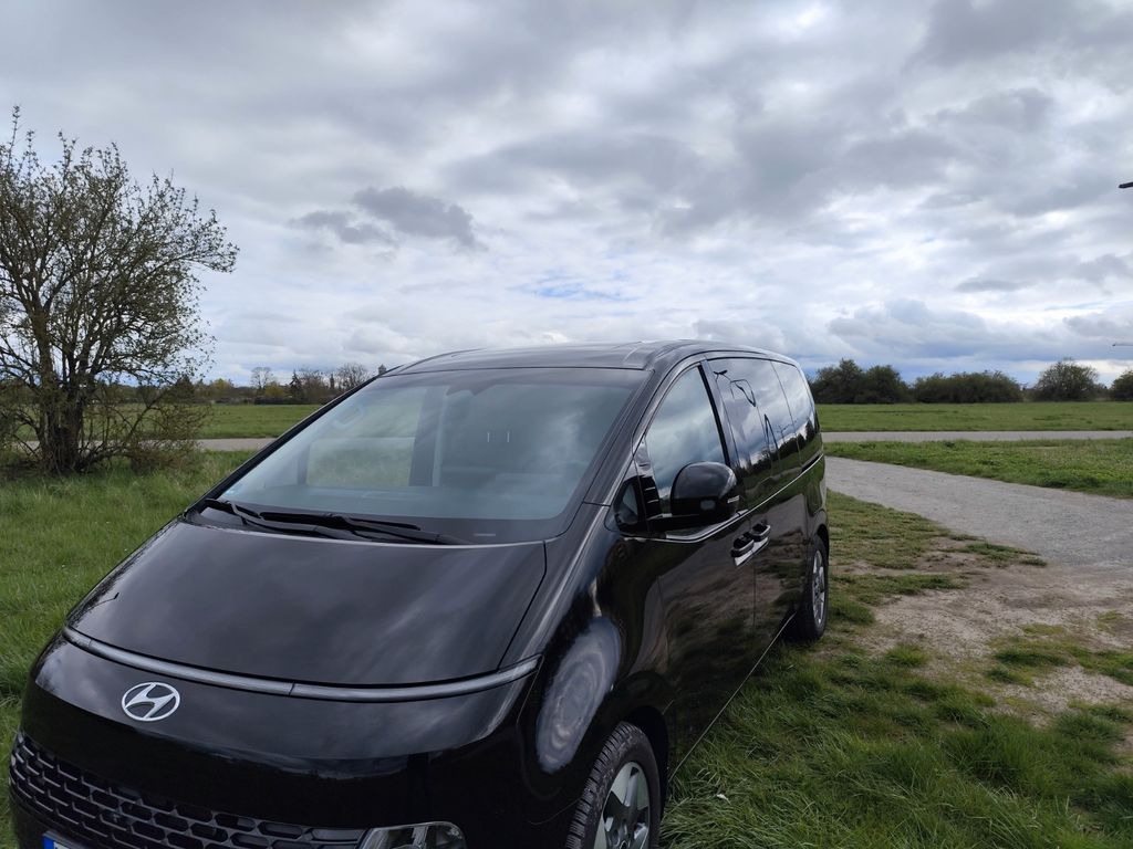 Image of Hyundai STARIA
