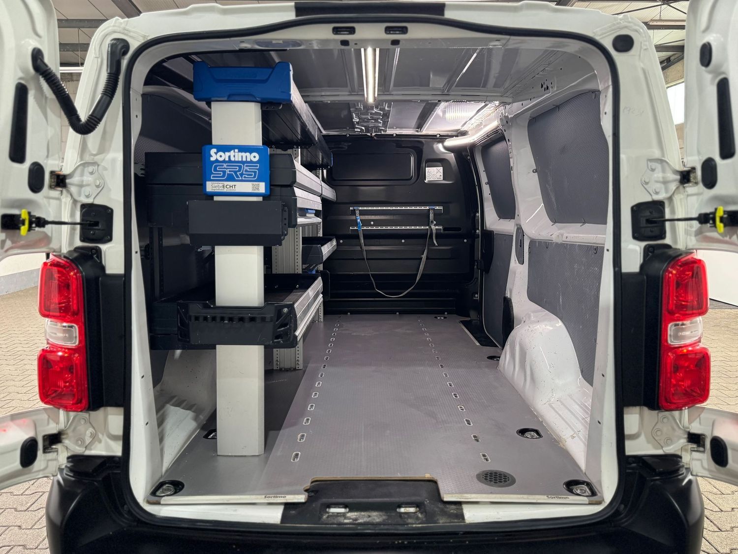 Fahrzeugabbildung Opel Vivaro Edition L3#Sortimo#Kamera#Klima#CarPlay