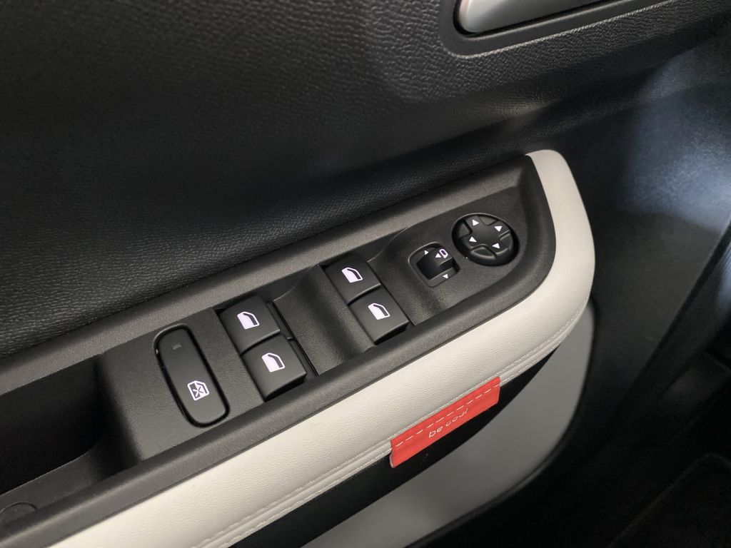 Fahrzeugabbildung Citroën C3 Turbo 100 MAX *Winter-Pak*CAM*Allwetter*Navi*