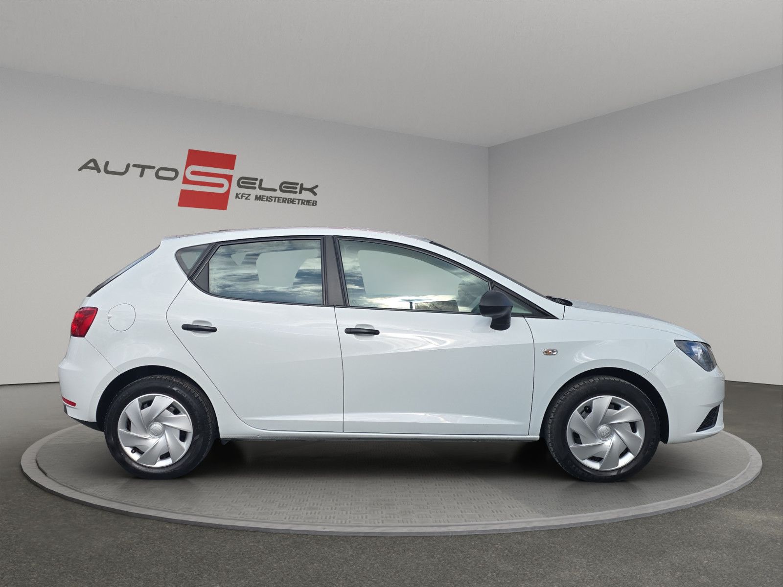 Fahrzeugabbildung SEAT Ibiza Lim. Reference Salsa Klima Sitzeheizung