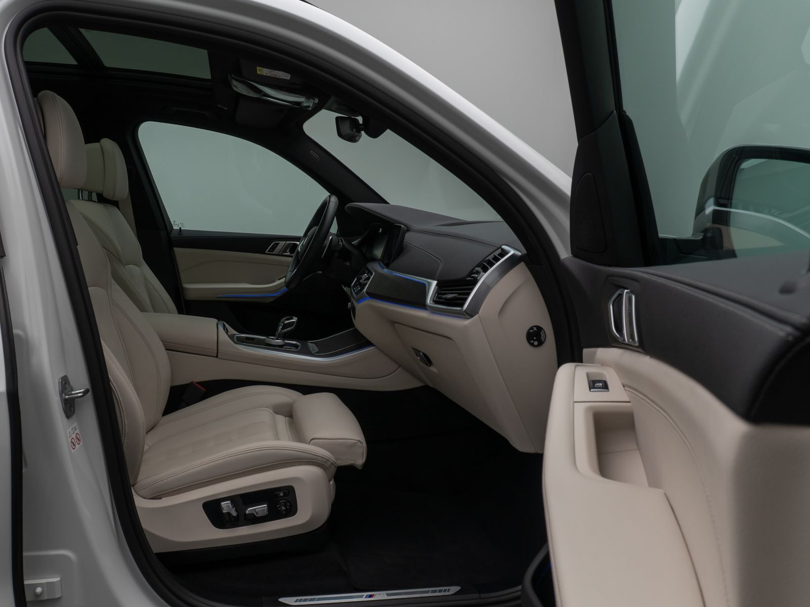 Fahrzeugabbildung BMW X5 xD30d M Sport Laser 360° HUD DAB Panorama 22"