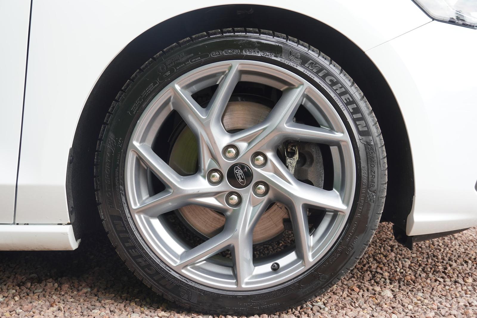 Ford Focus Turnier 2.3 EcoBoost ST LED Navi DAB PDC