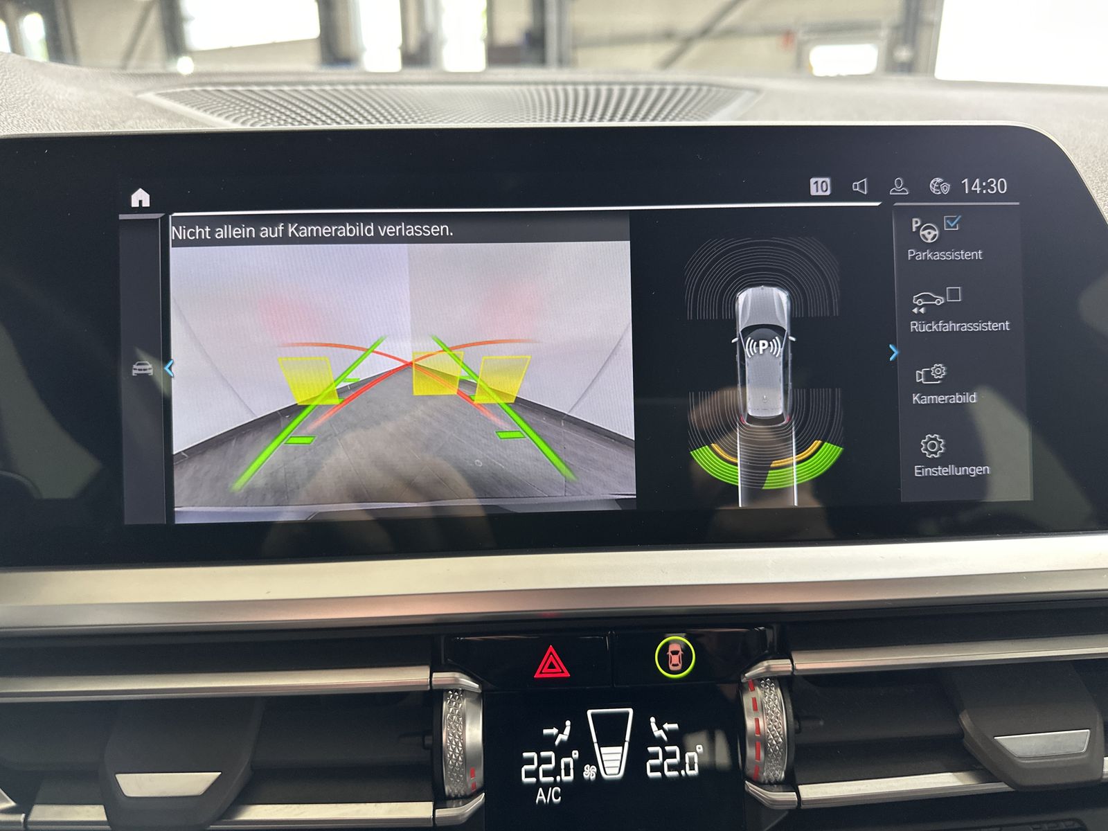 Fahrzeugabbildung BMW 330e Touring xD M-Sport NAV+LASER+PANO+HEADUP+VC