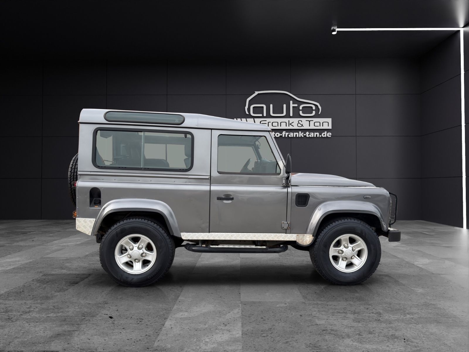 Fahrzeugabbildung Land Rover Defender 90 SE Station Wagon Seilwinde Klima