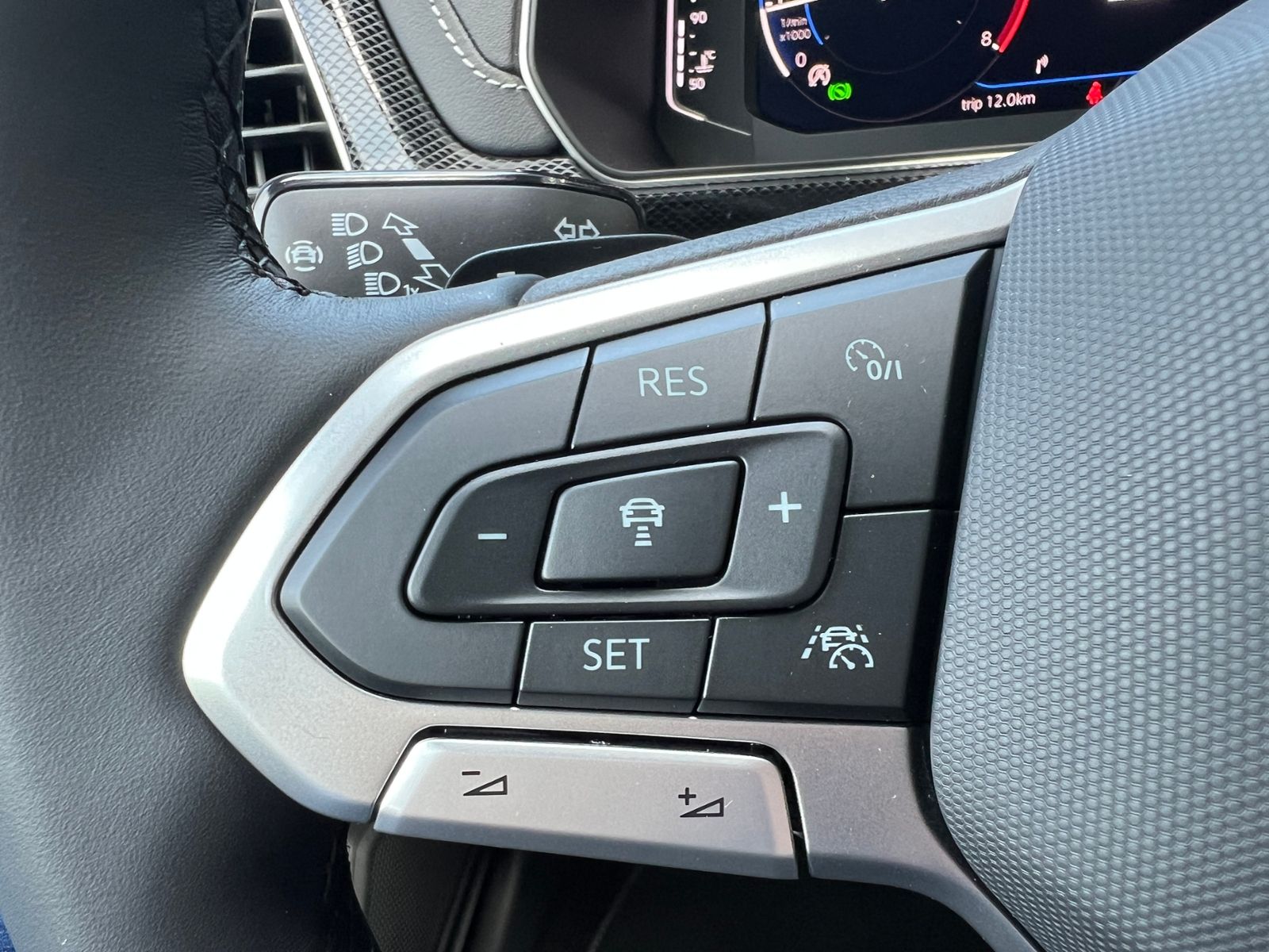 Fahrzeugabbildung Volkswagen T-Cross R-Line 1.5 TSI DSG *AHK,IQ.LIGHT,ACC,App