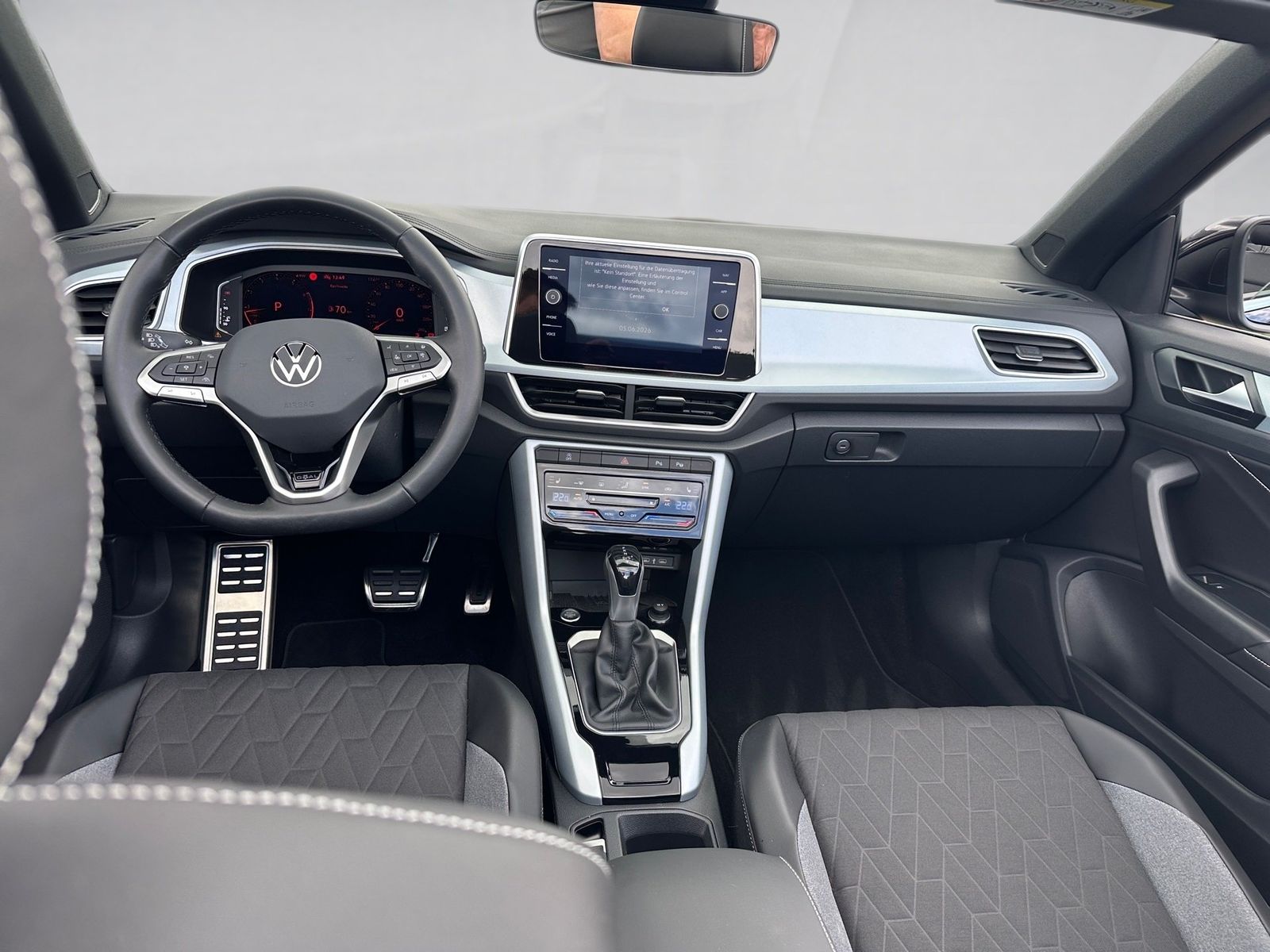 Fahrzeugabbildung Volkswagen T-Roc Cabriolet 1.5 TSI Goal AHK,KlimaA,LED,SHZ