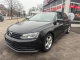 Volkswagen Jetta VI Basis BMT XENON/NAVI/PDC/KAMERA/EURO6 - Volkswagen Jetta mit Diesel-Antrieb: Automatik