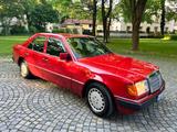 Mercedes-Benz E 260 - Traum in rot mit 6 Zyl. und H-Kennz. - Mercedes-Benz E 260 Gebrauchtwagen
