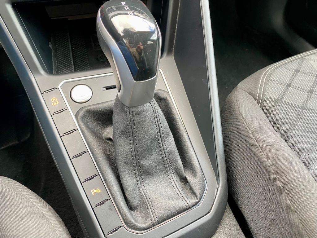 Fahrzeugabbildung Volkswagen Taigo 1.5 DSG R-Line AAC SHZ GJR KAMERA