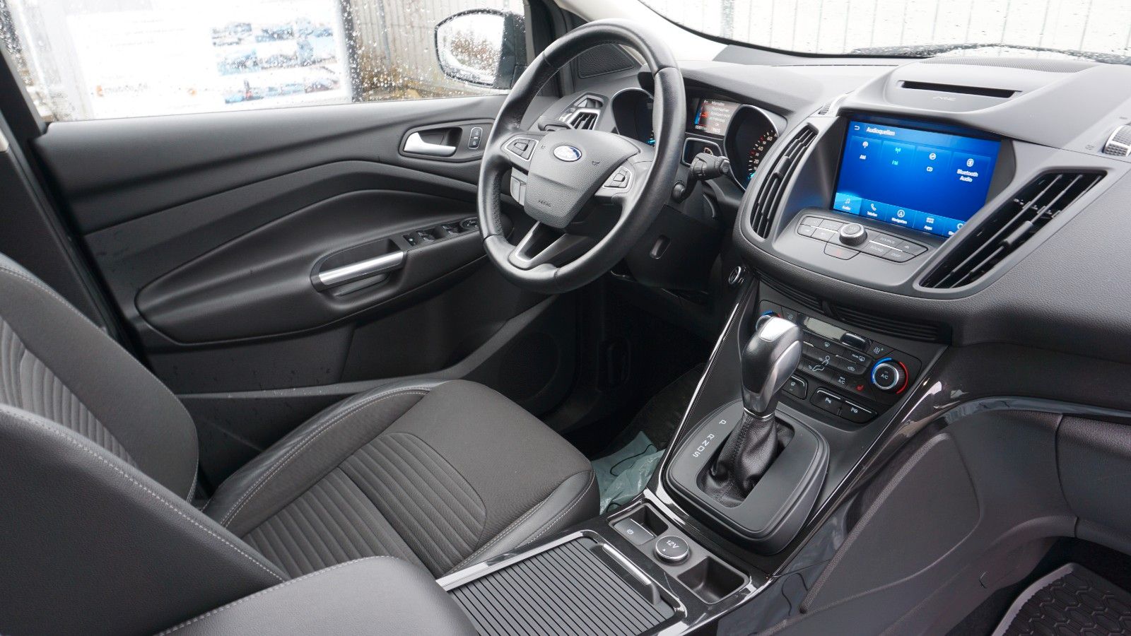 Fahrzeugabbildung Ford Kuga Titanium, Navi, Allrad, PDC, LED