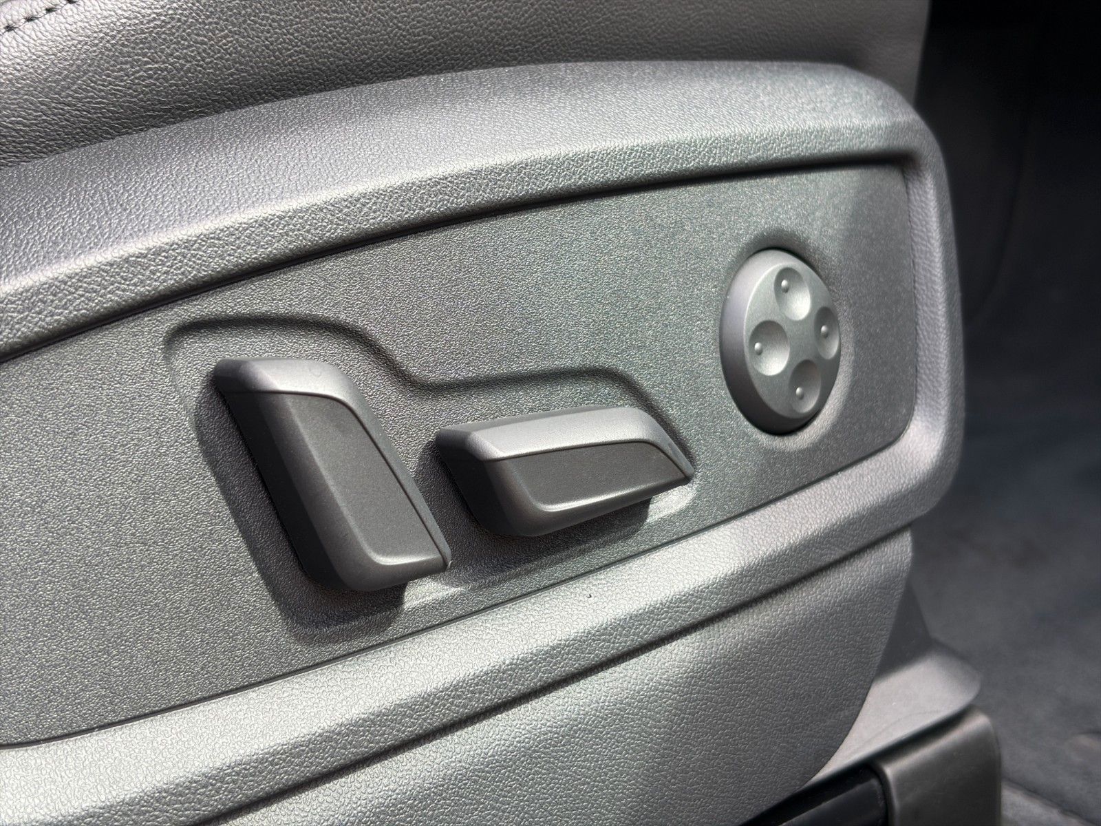 Fahrzeugabbildung Audi Q5 e Quattro Sport*S-Line*SHZ*NAVI*LED*
