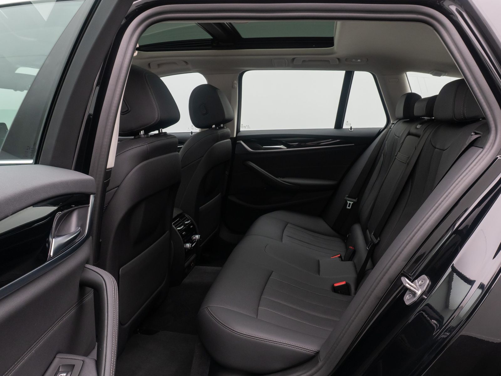 Fahrzeugabbildung BMW 530d Alarm 4xKlima DAB Kamera Panorama Sportsitz