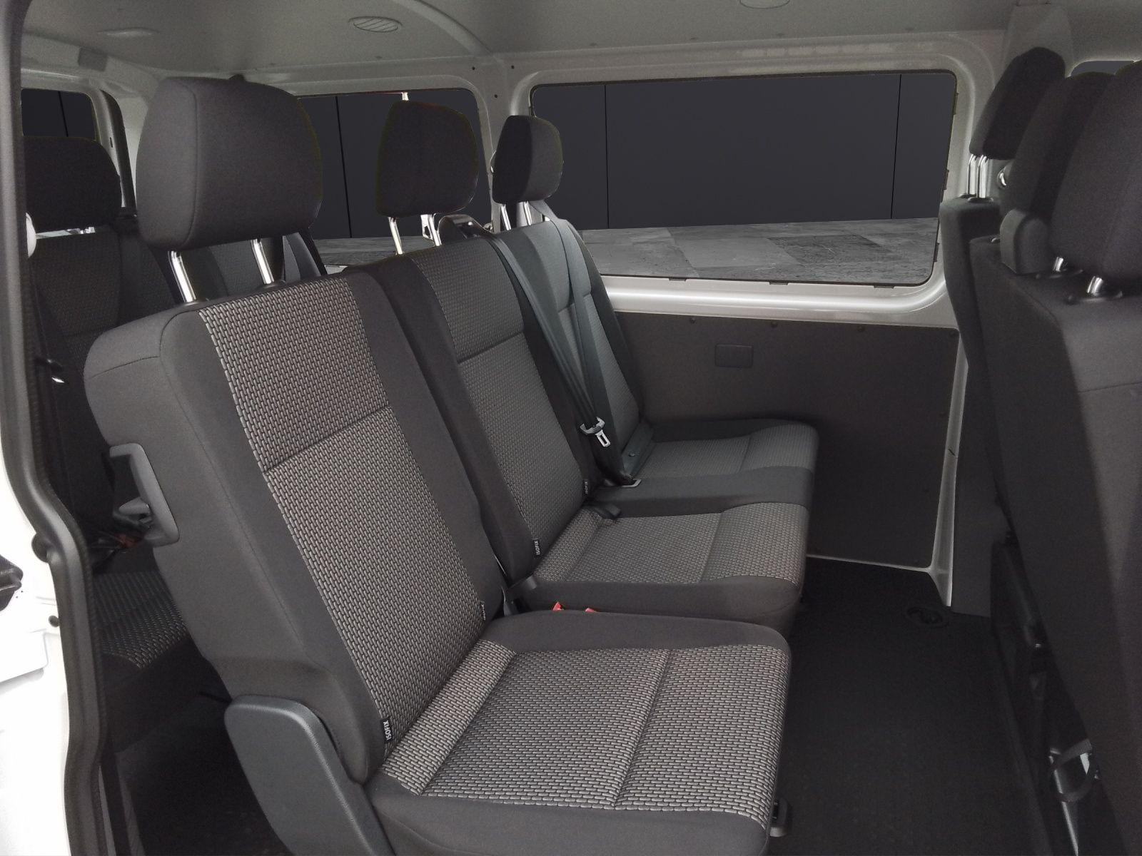 Fahrzeugabbildung Volkswagen T6 Kombi T6.1 TDI 9-Sitzer LED VORB. AHK KLIMA