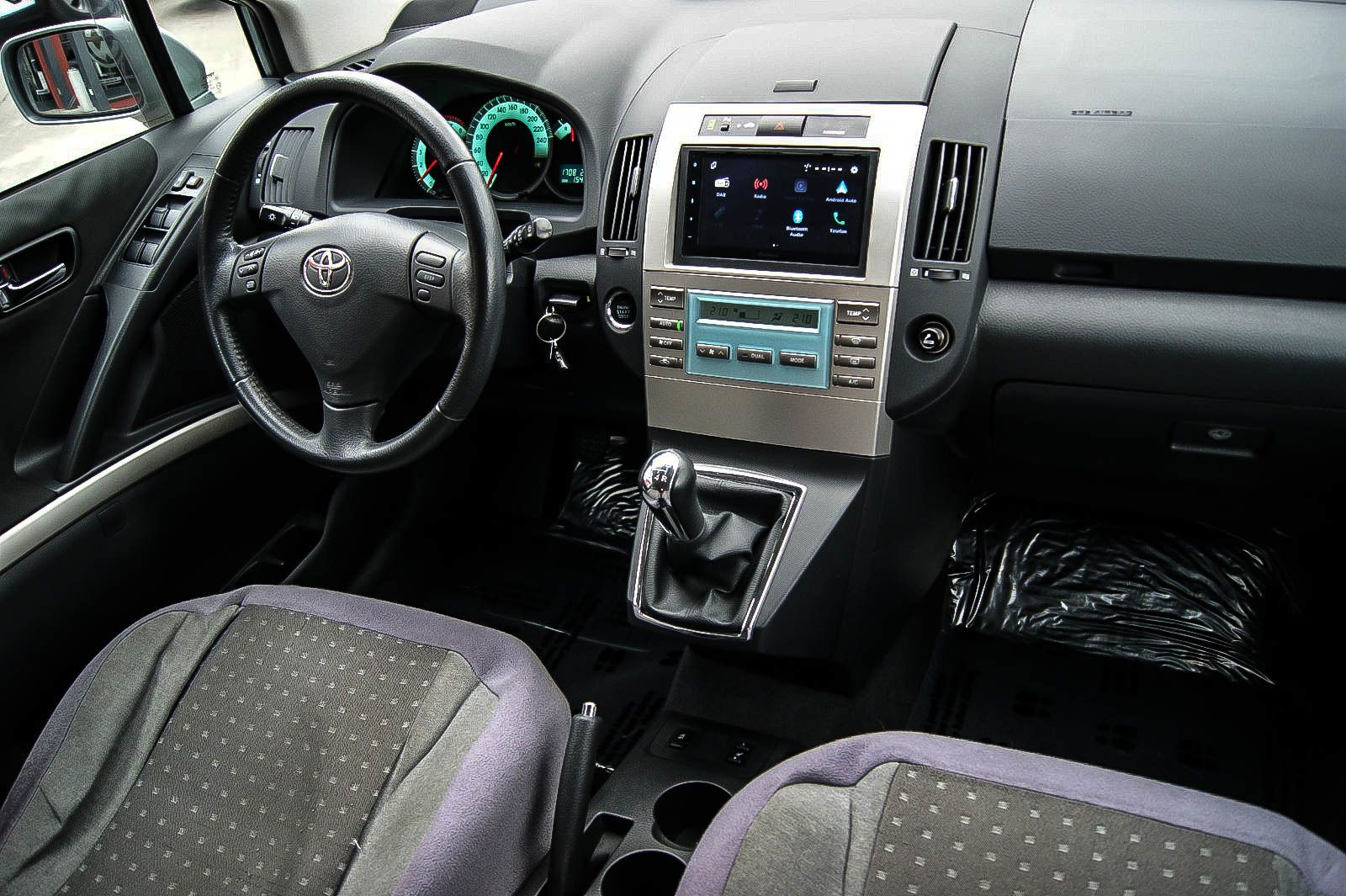 Fahrzeugabbildung Toyota Corolla Verso 1.8 Team 7-SITZER FAMILIENBESITZ