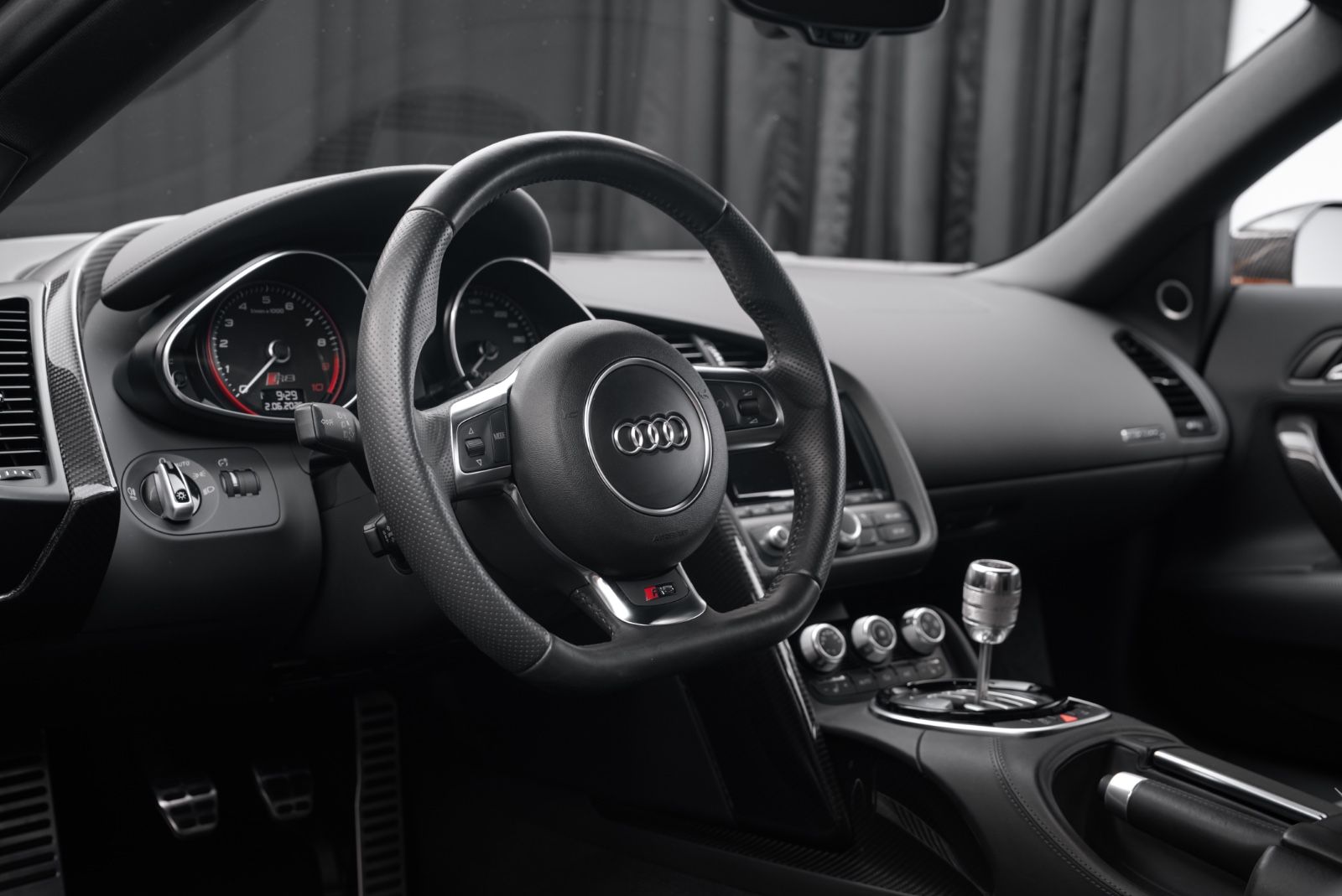 Fahrzeugabbildung Audi R8 Coupé HANDSCHALTUNG/B&O/CAM