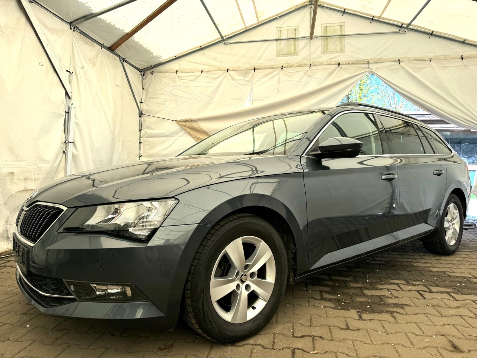 Skoda Superb Combi Automatik Anhängerk. Navi