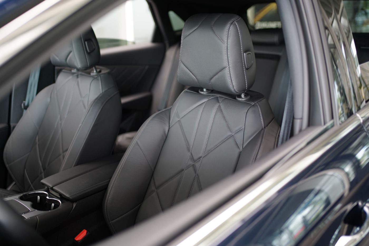Fahrzeugabbildung DS Automobiles DS7 BlueHDi 130 EAT8 Rivoli Automatik Leder Navi