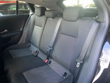 Mercedes CLA 180 Shooting Brake - 11